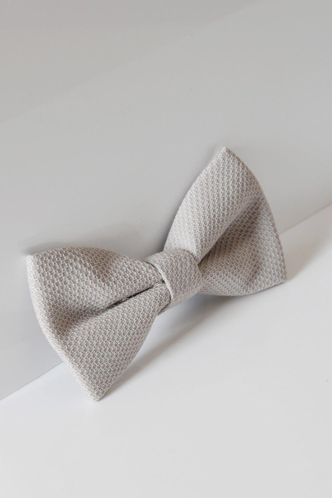 HM5 Stone Bow Tie